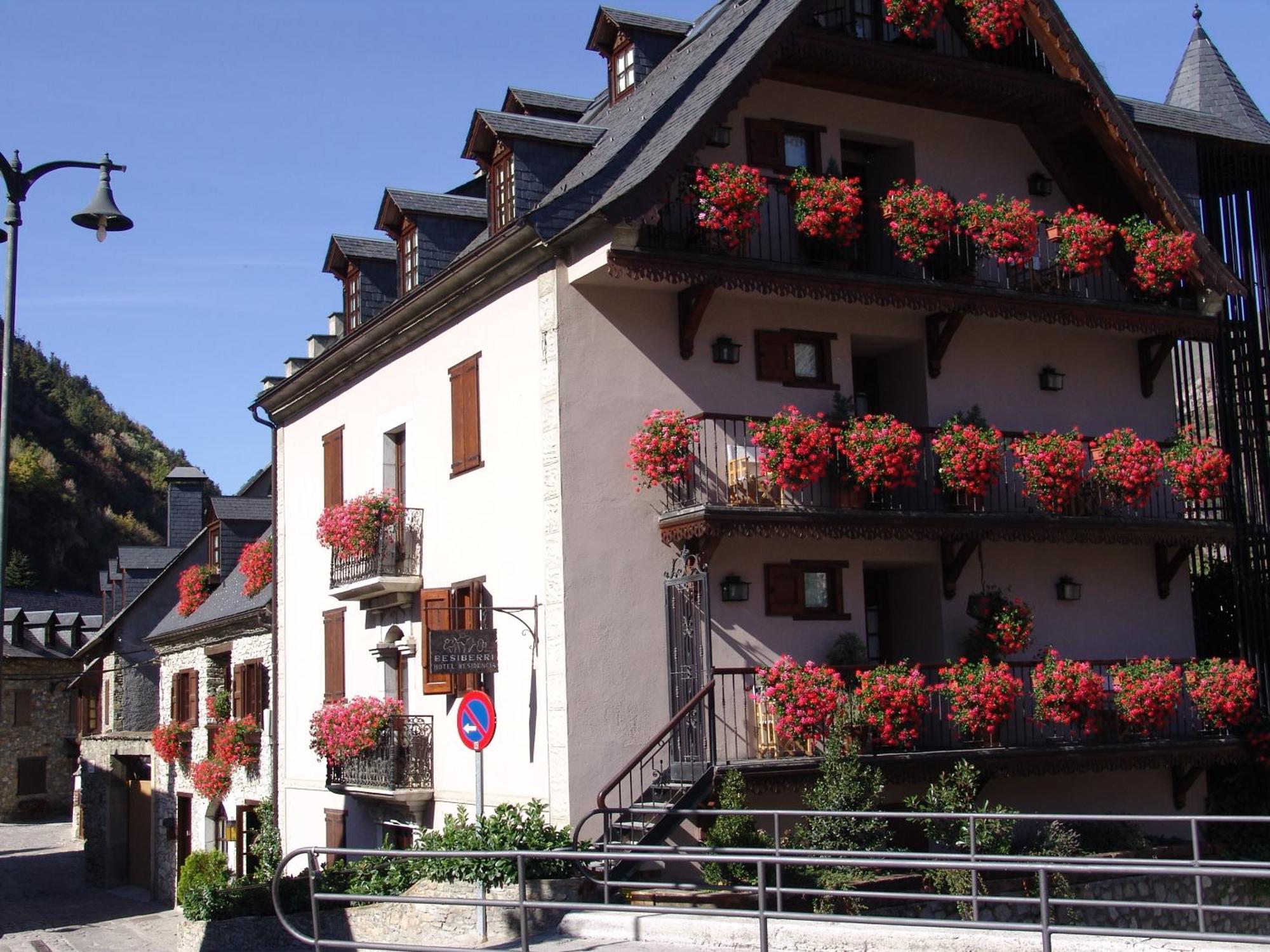 Besiberri Hotel Arties Exterior photo